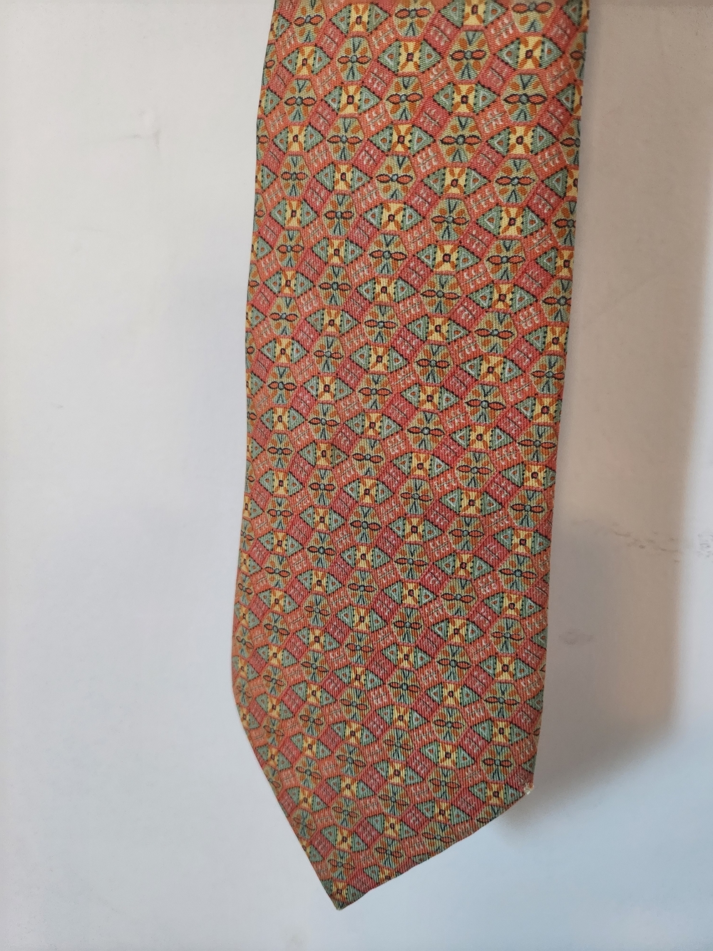 Designer Authetic Hermes 100% Silk Coral and Light Blue Geometric Silk Tie - Picture 8 of 11
